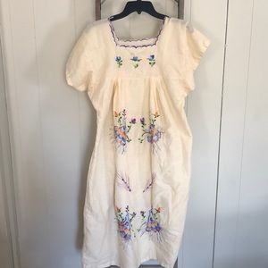 VINTAGE EMBROIDERED CREAM DRESS SIZE L